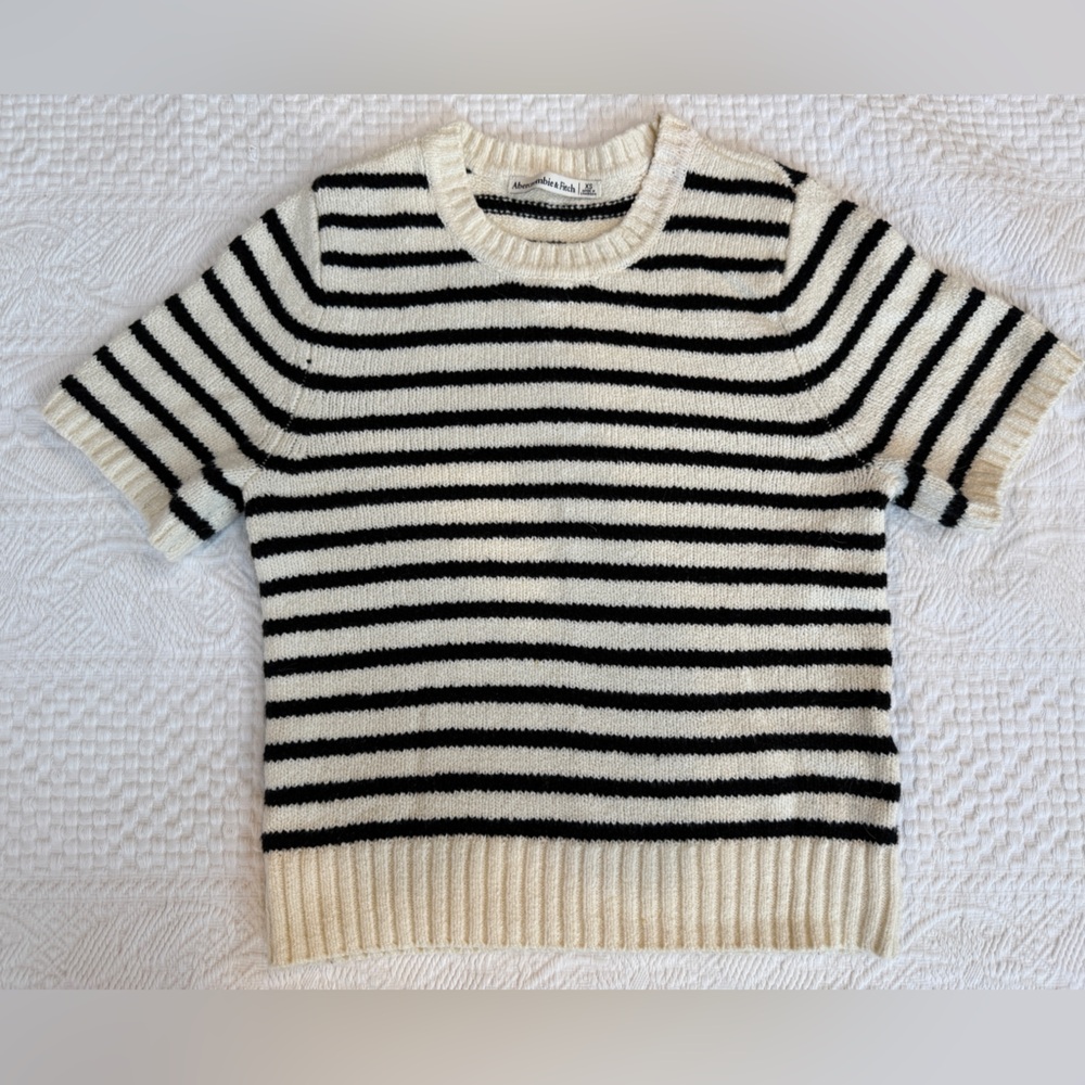 Abercrombie And Fitch Black And White Short Sleeve Sweater Women’s Top Size XS
